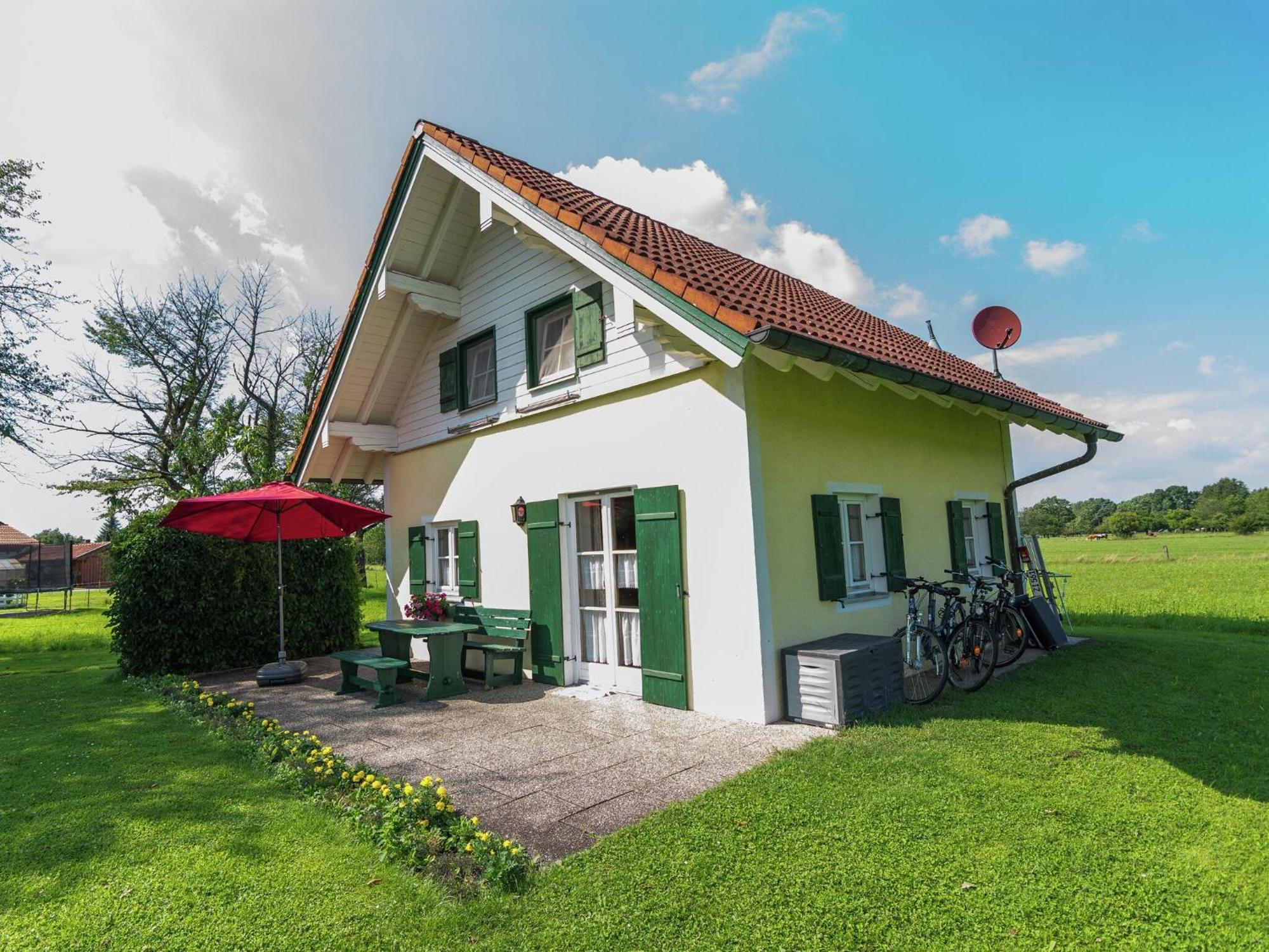 Alluring Holiday Home In Ubersee With Whirlpool Exterior foto
