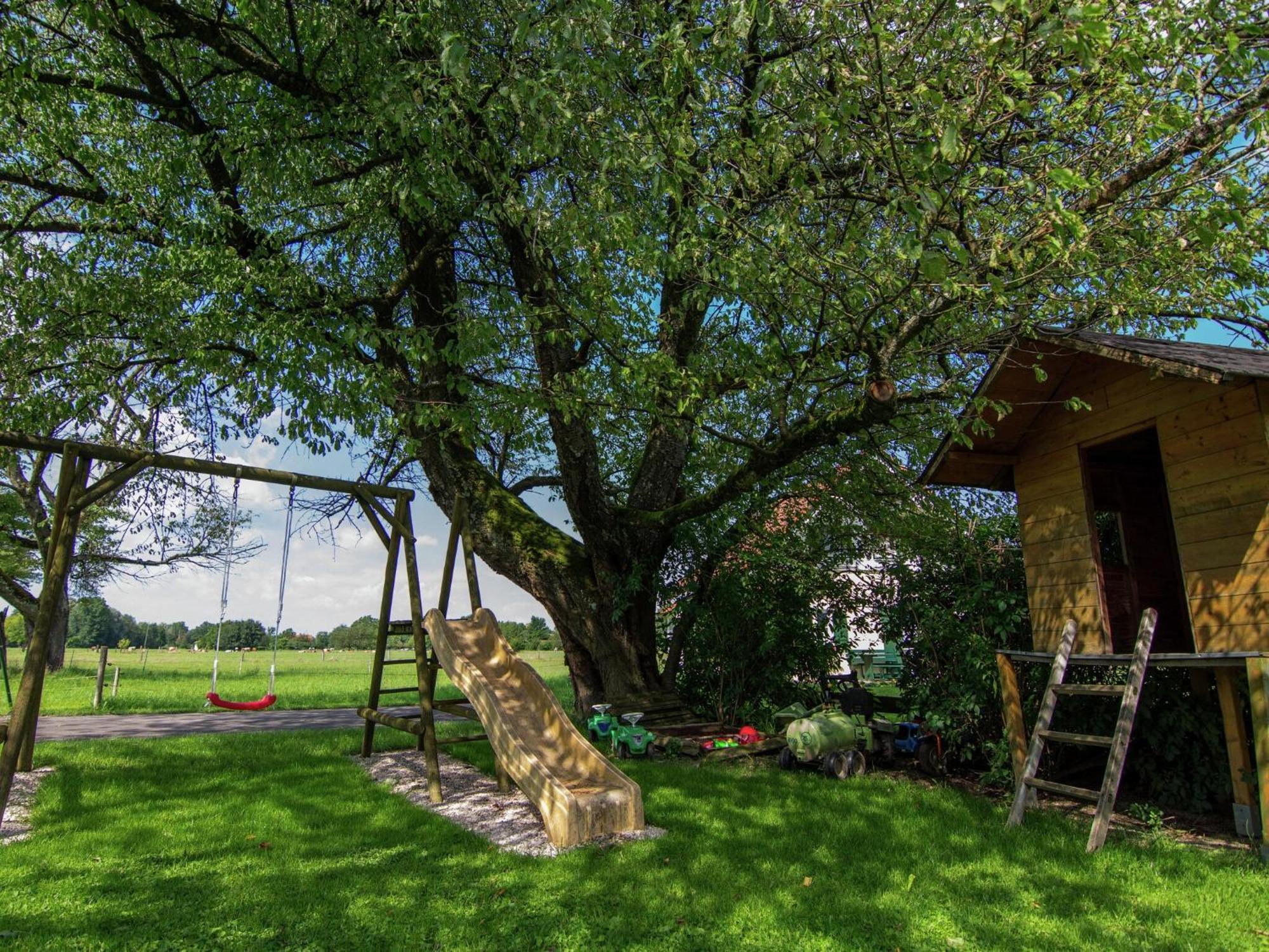 Alluring Holiday Home In Ubersee With Whirlpool Exterior foto