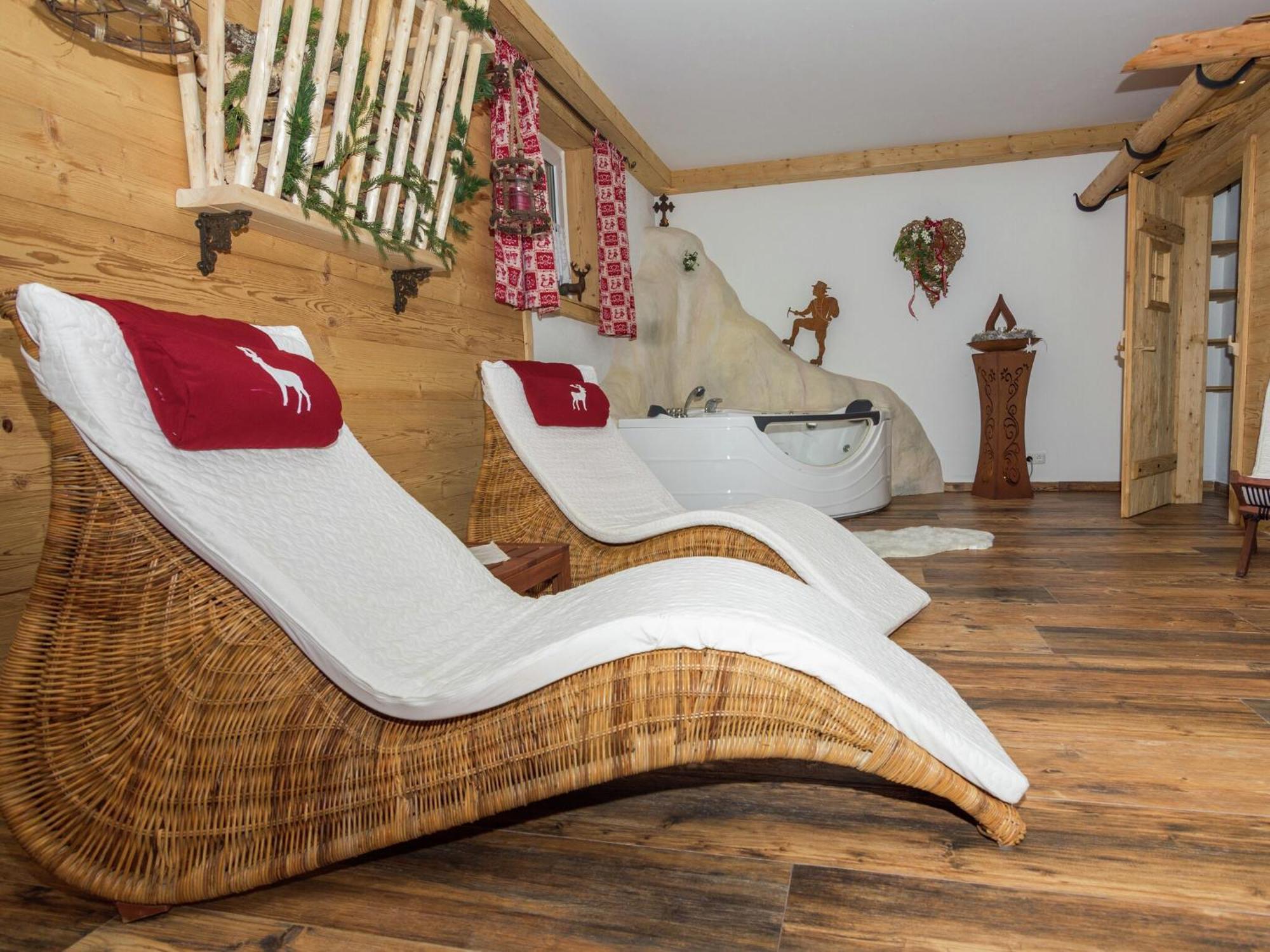 Alluring Holiday Home In Ubersee With Whirlpool Exterior foto