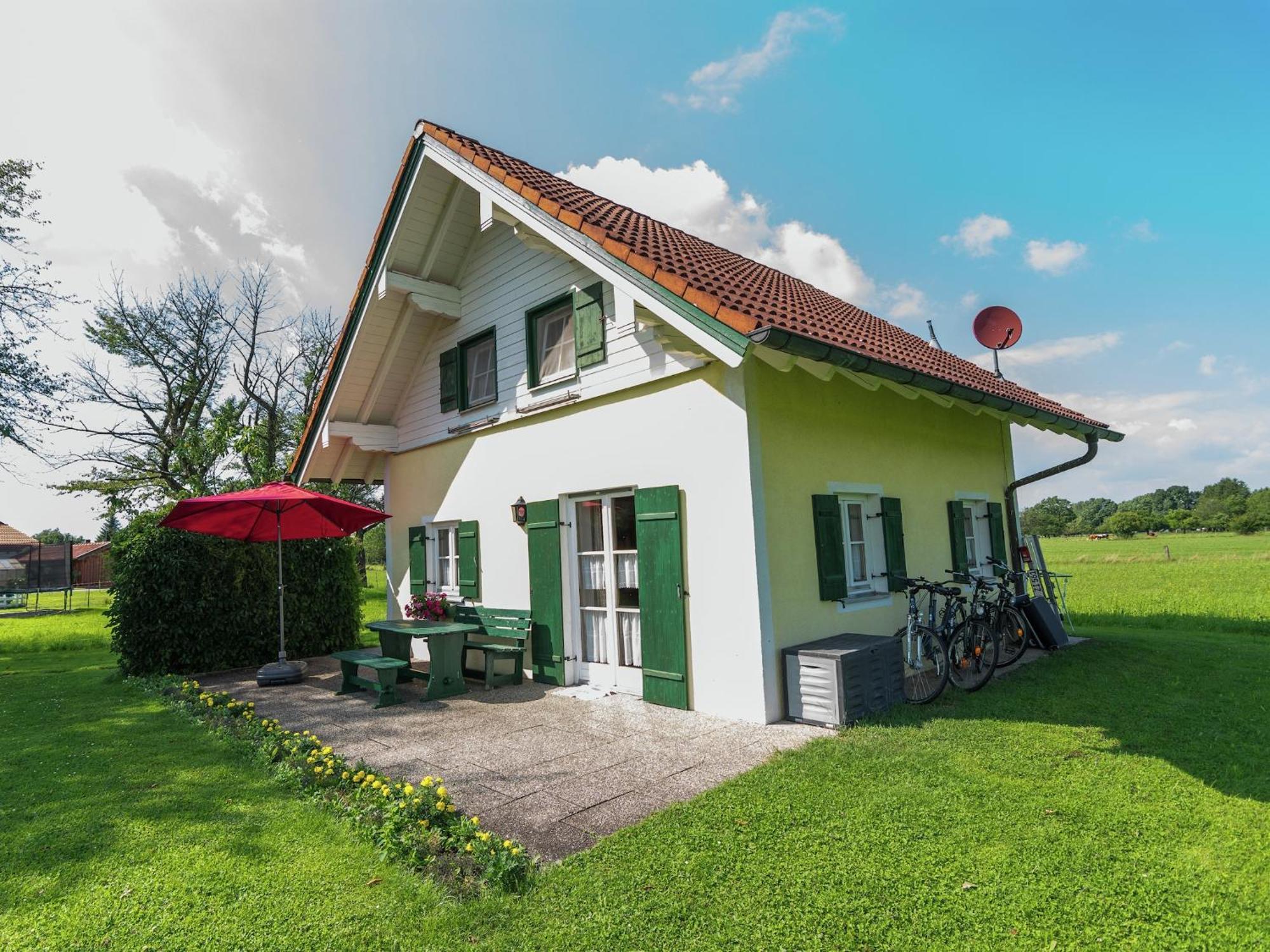 Alluring Holiday Home In Ubersee With Whirlpool Exterior foto
